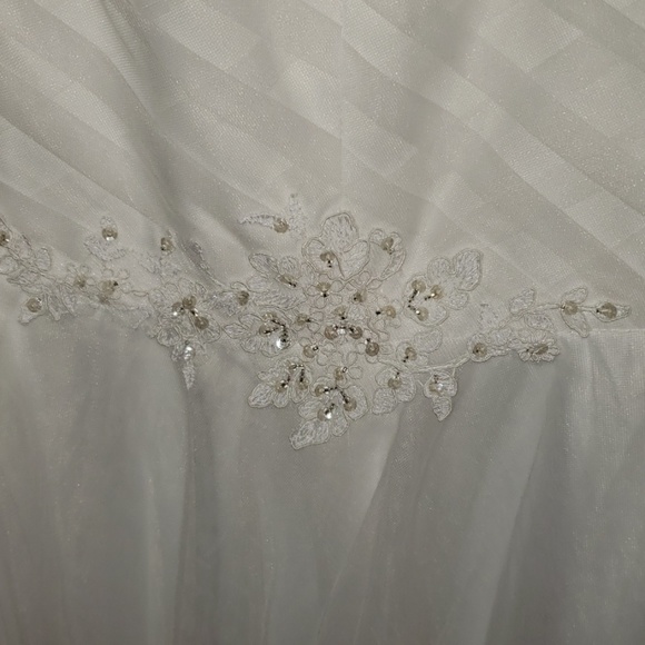 Wedding dress w/ slip - Picture 4 of 8